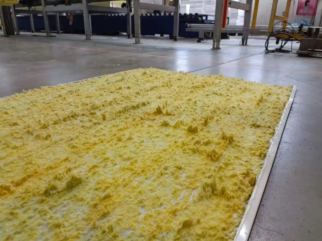 Команда Химтраст провела очередные испытания ПУ-клея для сэндвич-панелей в Саранске.jpg